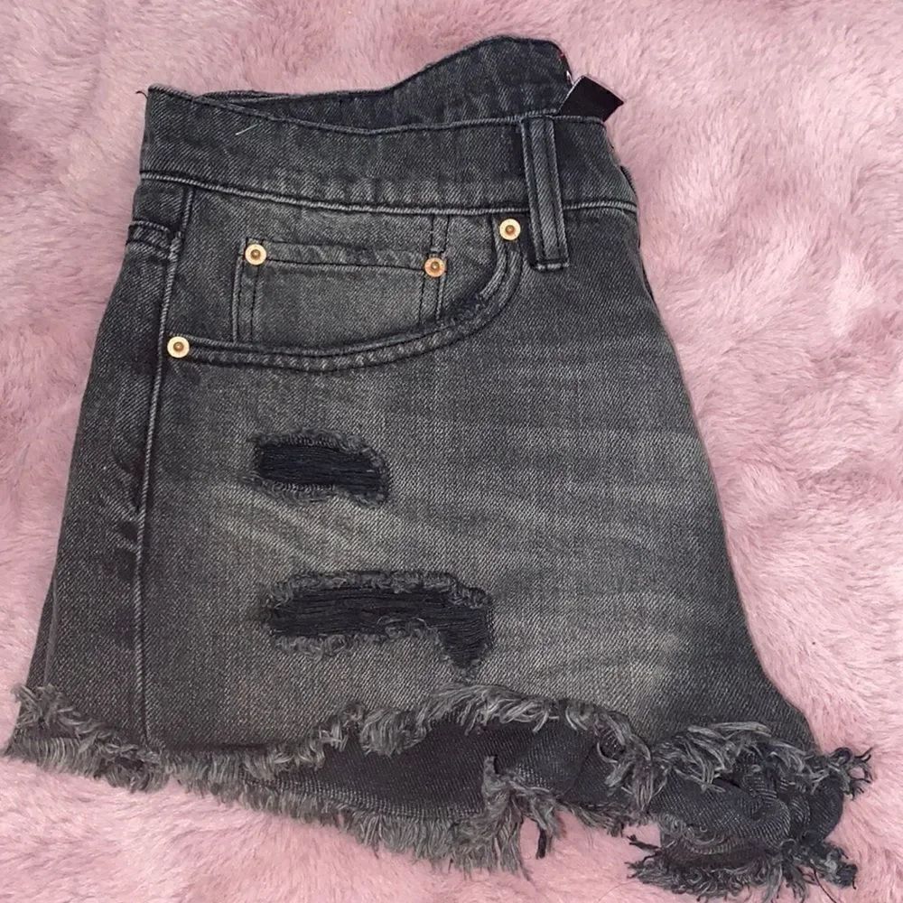 BDG Essential Mid Rise Faded Black Distressed Cutoff Shorts Festival Ripped